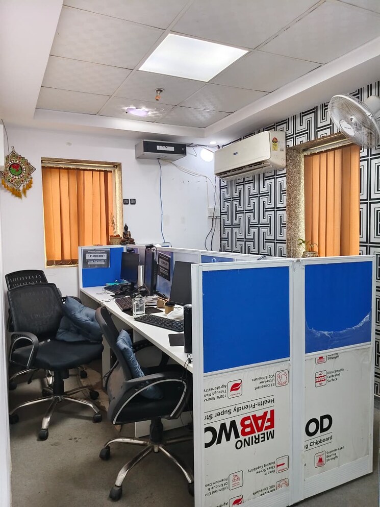 Team Area, sector 63 Commercial Office Space 1000 Sq.Ft. In Sector 63 Noida 9501200