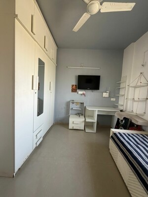 Room in 2 BHK Apartment at Near Vaishno Devi Circle On Sg Highway – for Rent