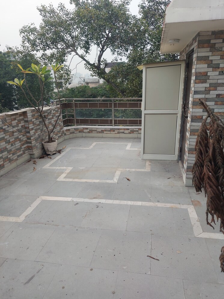 Balcony, gujranwala town 6 Bedroom 2800 Sq.Ft. Penthouse In Gujranwala Town Delhi 9501328