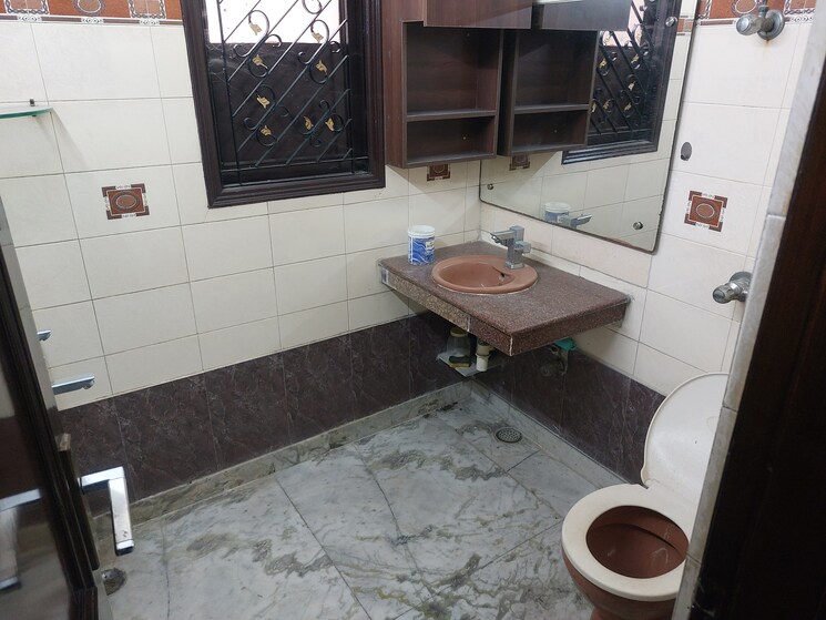 Bathroom, gujranwala town 6 Bedroom 2800 Sq.Ft. Penthouse In Gujranwala Town Delhi 9501328