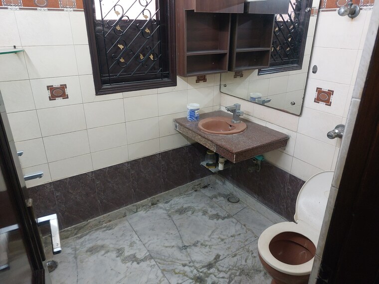 Bathroom, gujranwala town 6 Bedroom 2800 Sq.Ft. Penthouse In Gujranwala Town Delhi 9501328