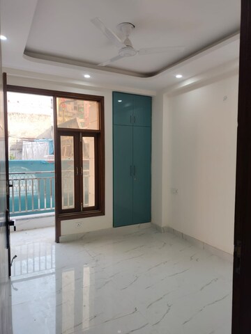 Room in 2 BHK Builder Floor at Chattarpur – for Rent