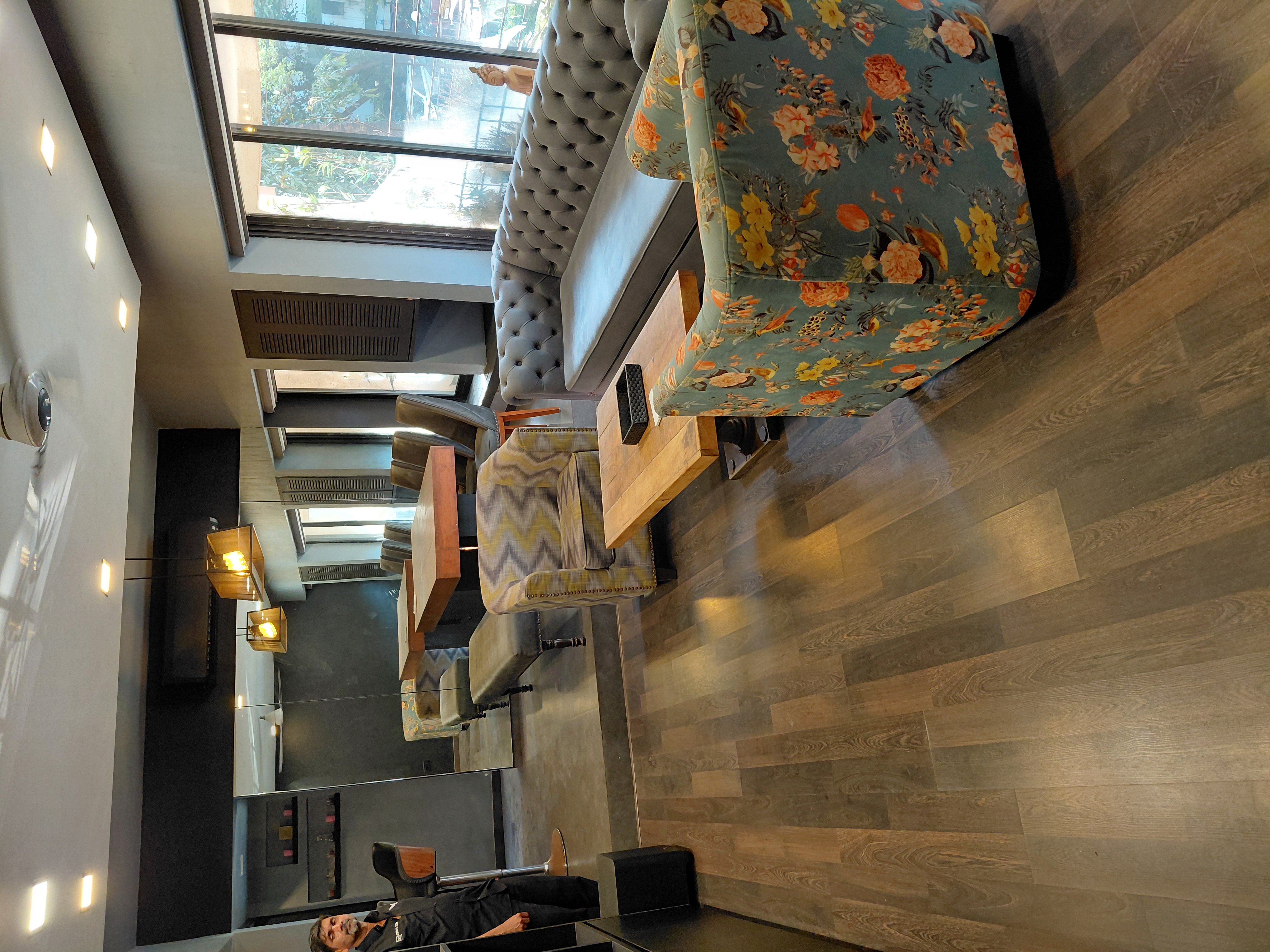 2 BHK Apartment For Rent in Beachwood Tower