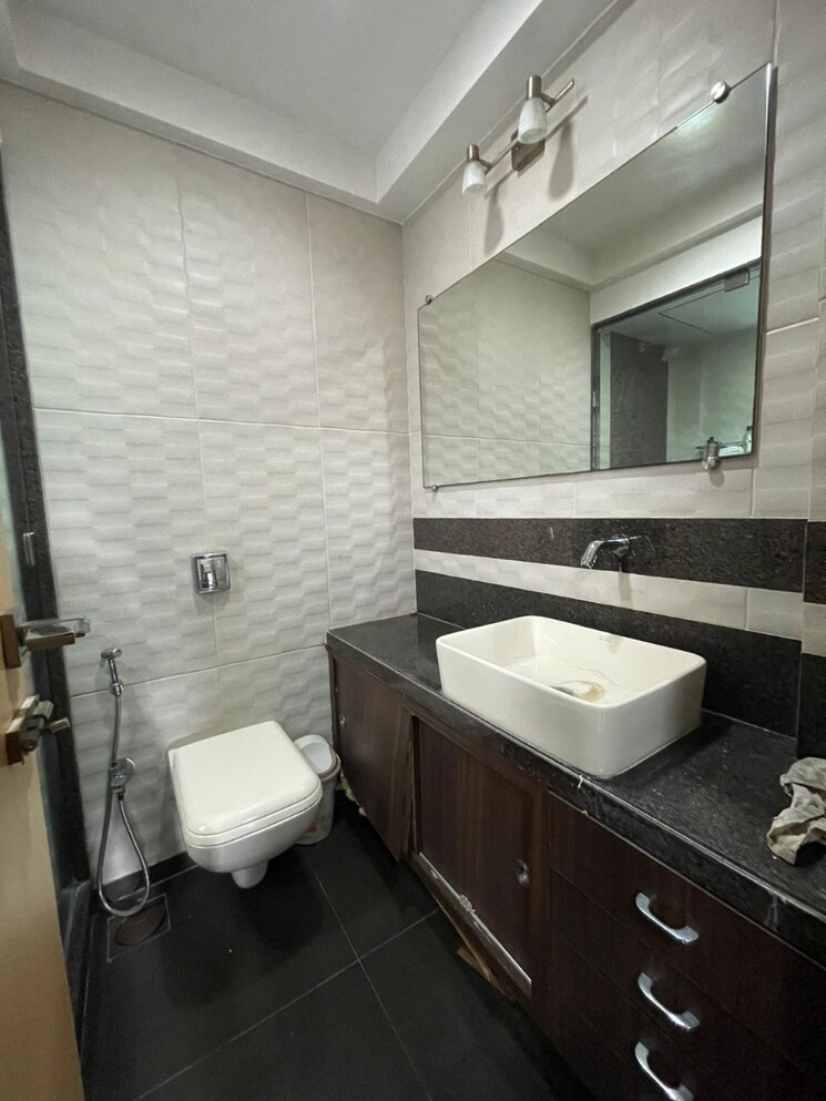 Bathroom, pr-kumud 4 Bedroom 2650 Sq.Ft. Apartment In Khar West Mumbai 9501331