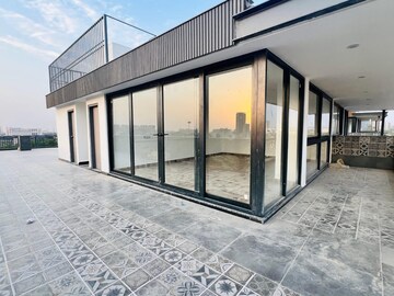 Terrace in 3 BHK Builder Floor at Sector 65 – for Sale