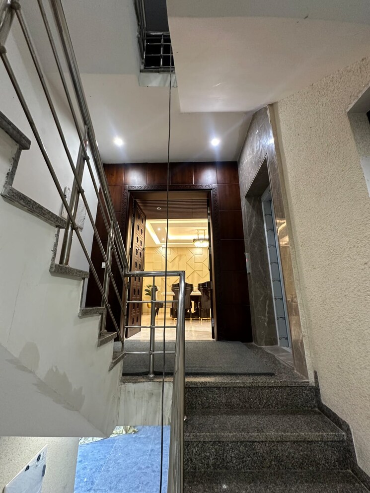 undefined, sector 65 3 Bedroom 2412 Sq.Ft. Builder Floor In Sector 65 Gurgaon 9501308