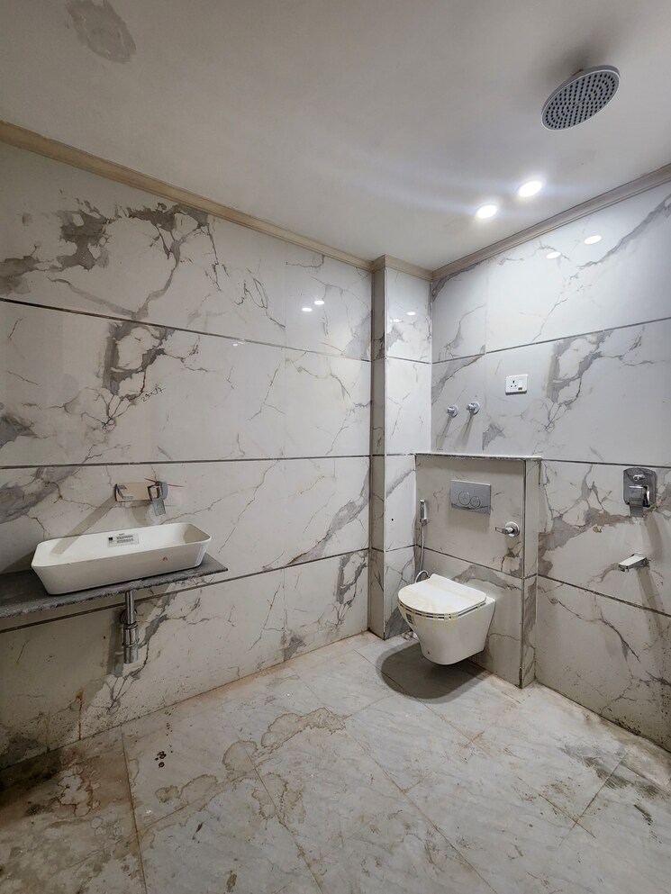 Bathroom, chattarpur 3 Bedroom 1050 Sq.Ft. Builder Floor In Chattarpur Delhi 9501357