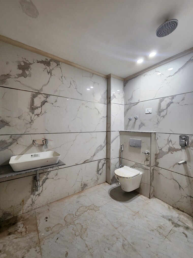 Bathroom, chattarpur 3 Bedroom 1050 Sq.Ft. Builder Floor In Chattarpur Delhi 9501357