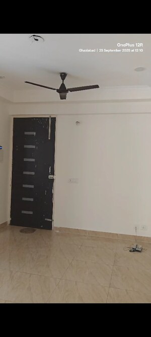 Room in 2 BHK Apartment at Gaur City 2 - 14th Avenue, Sector 16c Greater Noida – for Rent