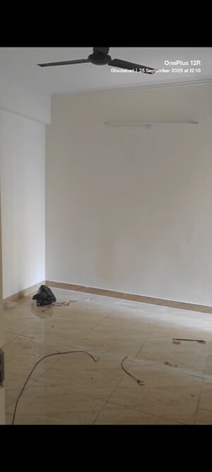 Room in 2 BHK Apartment at Gaur City 2 - 14th Avenue, Sector 16c Greater Noida – for Rent