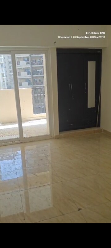 Room in 2 BHK Apartment at Gaur City 2 - 14th Avenue, Sector 16c Greater Noida – for Rent