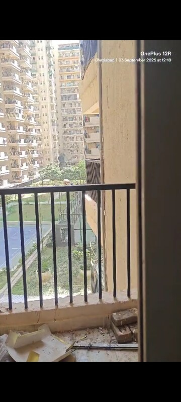 2 BHK Apartment For Rent in Gaur City 2 - 14th Avenue, Sector 16c Greater Noida
