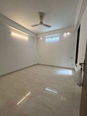 Room in 3 BHK Builder Floor at Chattarpur – for Rent