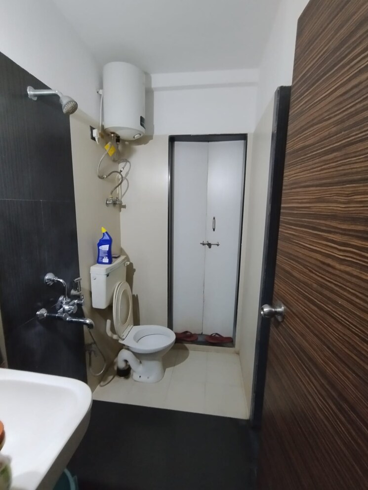 Bathroom, dedhia-platinum-lawns 2 Bedroom 620 Sq.Ft. Apartment In Ghodbunder Road Thane 9501400