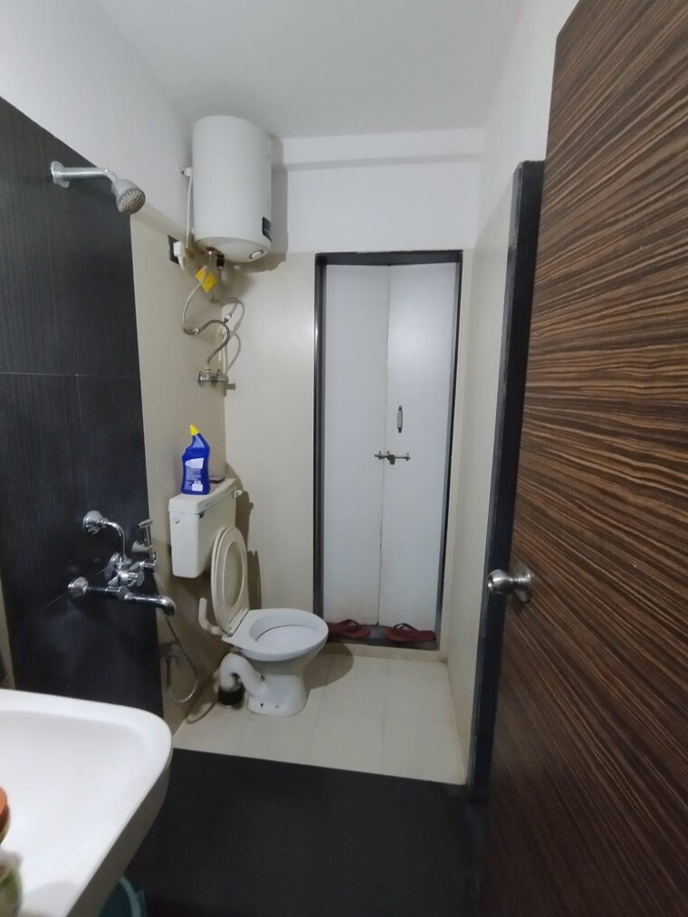 Bathroom, dedhia-platinum-lawns 2 Bedroom 620 Sq.Ft. Apartment In Ghodbunder Road Thane 9501400