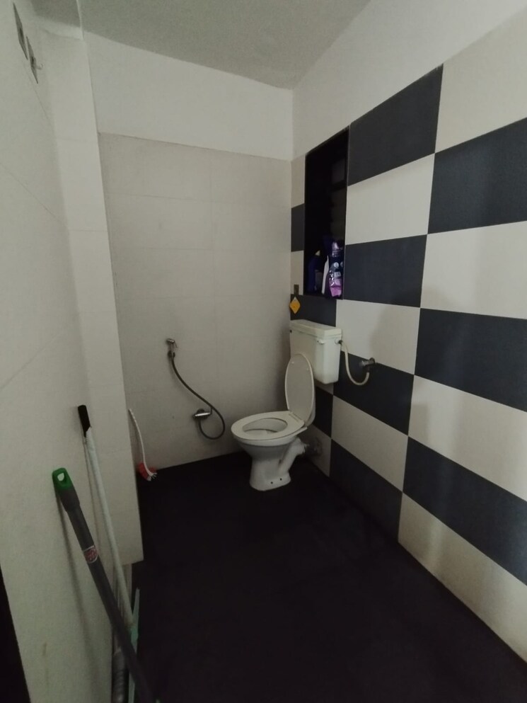 Attached Bathroom, dedhia-platinum-lawns 2 Bedroom 620 Sq.Ft. Apartment In Ghodbunder Road Thane 9501400