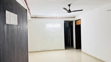 Room in 3 BHK Apartment at Nirala Estate II, Tech Zone 4 Greater Noida – for Sale