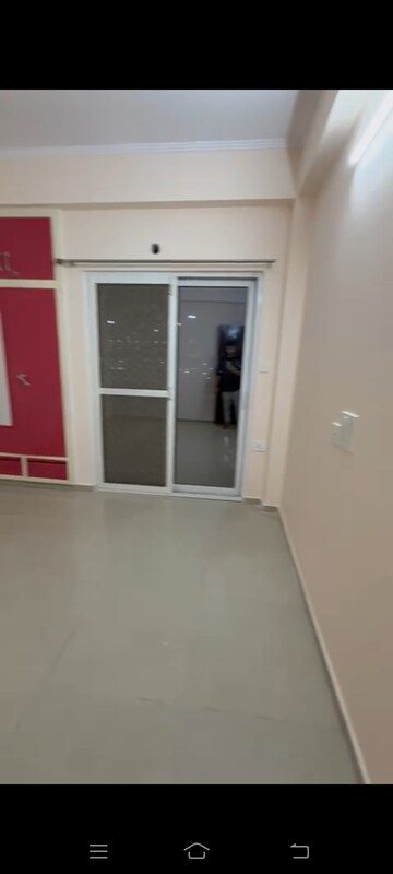 Room in 3 BHK Apartment at Himalaya Pride, Tech Zone 4 Greater Noida – for Rent