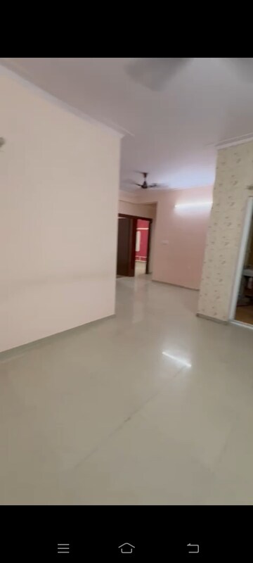 Room in 3 BHK Apartment at Himalaya Pride, Tech Zone 4 Greater Noida – for Rent