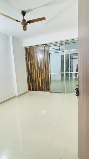 Room in 3 BHK Apartment at Nirala Estate II, Tech Zone 4 Greater Noida – for Sale