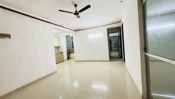 Room in 3 BHK Apartment at Nirala Estate II, Tech Zone 4 Greater Noida – for Sale