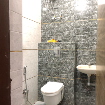 Bathroom in 2.5 BHK Villa at Sector 23a – for Rent