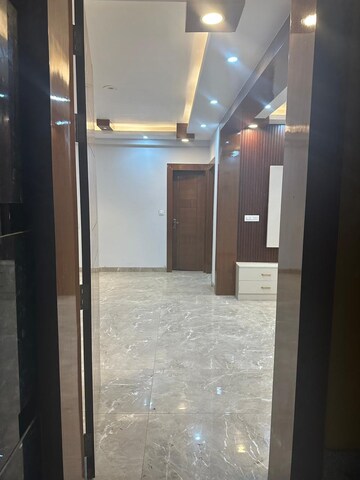 Building Lobby in 3 BHK Builder Floor at Ansal API Esencia, Sector 67 – for Rent