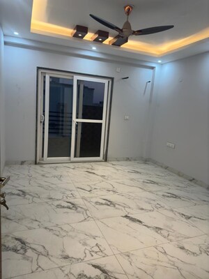 Room in 3 BHK Builder Floor at Ansal API Esencia, Sector 67 – for Rent