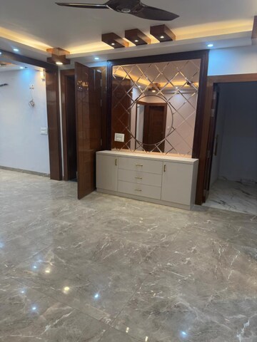 Room in 3 BHK Builder Floor at Ansal API Esencia, Sector 67 – for Rent