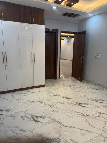 Room in 3 BHK Builder Floor at Ansal API Esencia, Sector 67 – for Rent