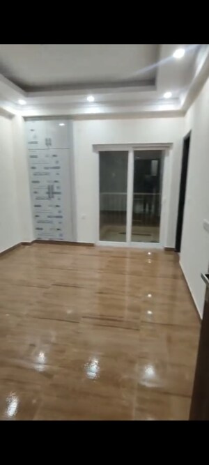 Room in 3 BHK Apartment at Elegant Splendour, Tech Zone 4 Greater Noida – for Rent