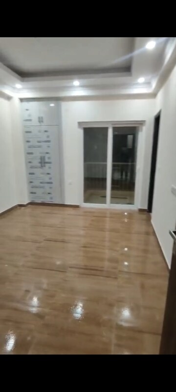 Room in 3 BHK Apartment at Elegant Splendour, Tech Zone 4 Greater Noida – for Rent