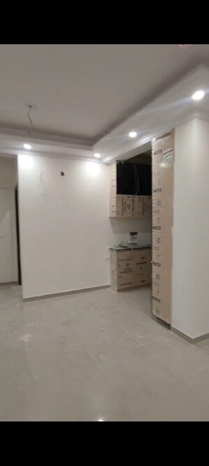 Room in 3 BHK Apartment at Elegant Splendour, Tech Zone 4 Greater Noida – for Rent