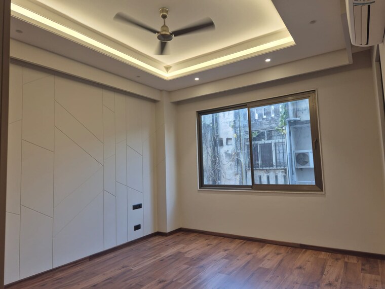 Room, greater kailash i 4 Bedroom 500 Sq.Yd. Builder Floor In Greater Kailash I Delhi 9501558