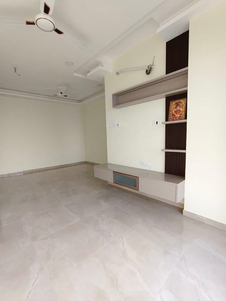 Hall, malad west 2 Bedroom 667 Sq.Ft. Apartment In Malad West Mumbai 9501568