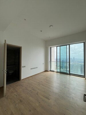 Room in 4 BHK Apartment at Rustomjee Crown, Prabhadevi – for Rent