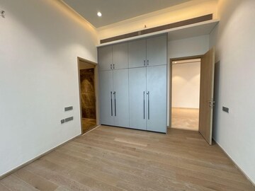 Room in 4 BHK Apartment at Rustomjee Crown, Prabhadevi – for Rent