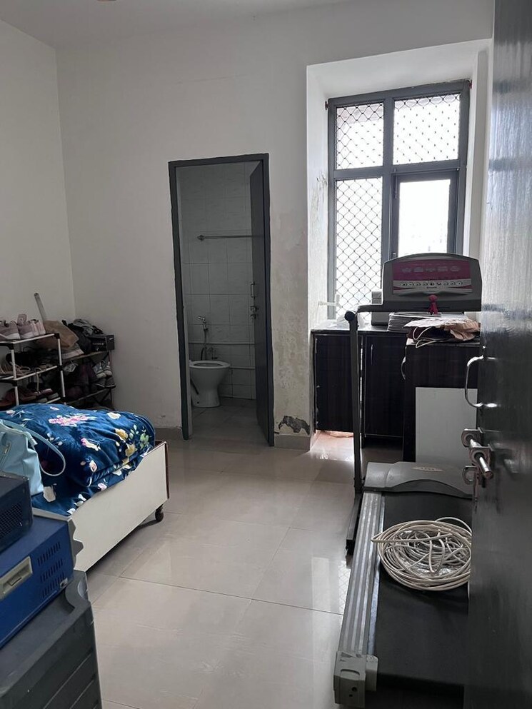 Master Bedroom, surya-towers-zirakpur 3 Bedroom 1500 Sq.Ft. Apartment In Lohgarh Zirakpur 9501650