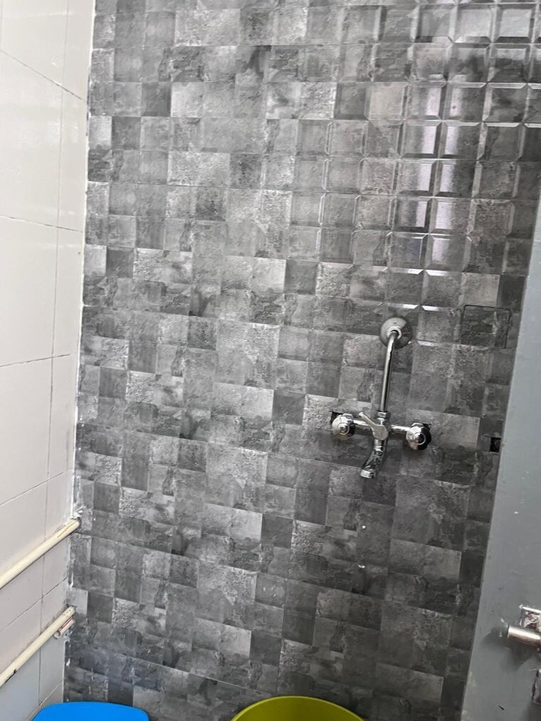 Bathroom, surya-towers-zirakpur 3 Bedroom 1500 Sq.Ft. Apartment In Lohgarh Zirakpur 9501650