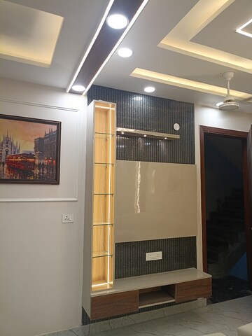 Furnished Amenities in 3 BHK Builder Floor at Mohan Garden – for Sale