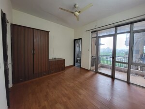 Room in 3 BHK Apartment at Central Park II-Bellevue, Sector 48 – for Rent