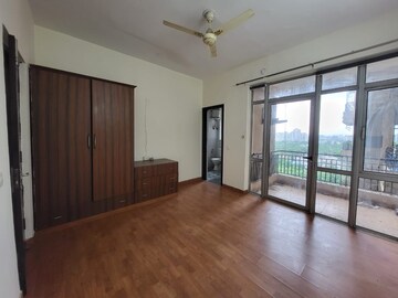 Room in 3 BHK Apartment at Central Park II-Bellevue, Sector 48 – for Rent
