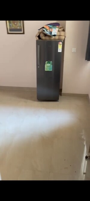 Room in 2 BHK Apartment at Amrapali Golf Homes, Sector 4 Greater Noida – for Rent