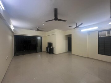 Room in 3 BHK Apartment at Harmony Sky Suites, Ghodbunder Road – for Rent