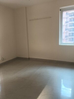 Room in 2.5 BHK Apartment at Sikka Karmic Greens, Sector 78 – for Rent
