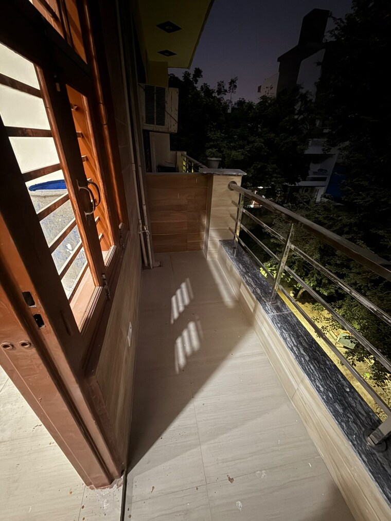 Balcony, sector 22 1 Bedroom 550 Sq.Ft. Builder Floor In Sector 22 Gurgaon 9502243