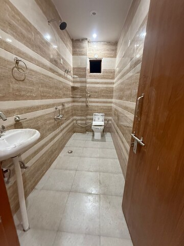 Bathroom in 1 BHK Builder Floor at Sector 22 – for Rent
