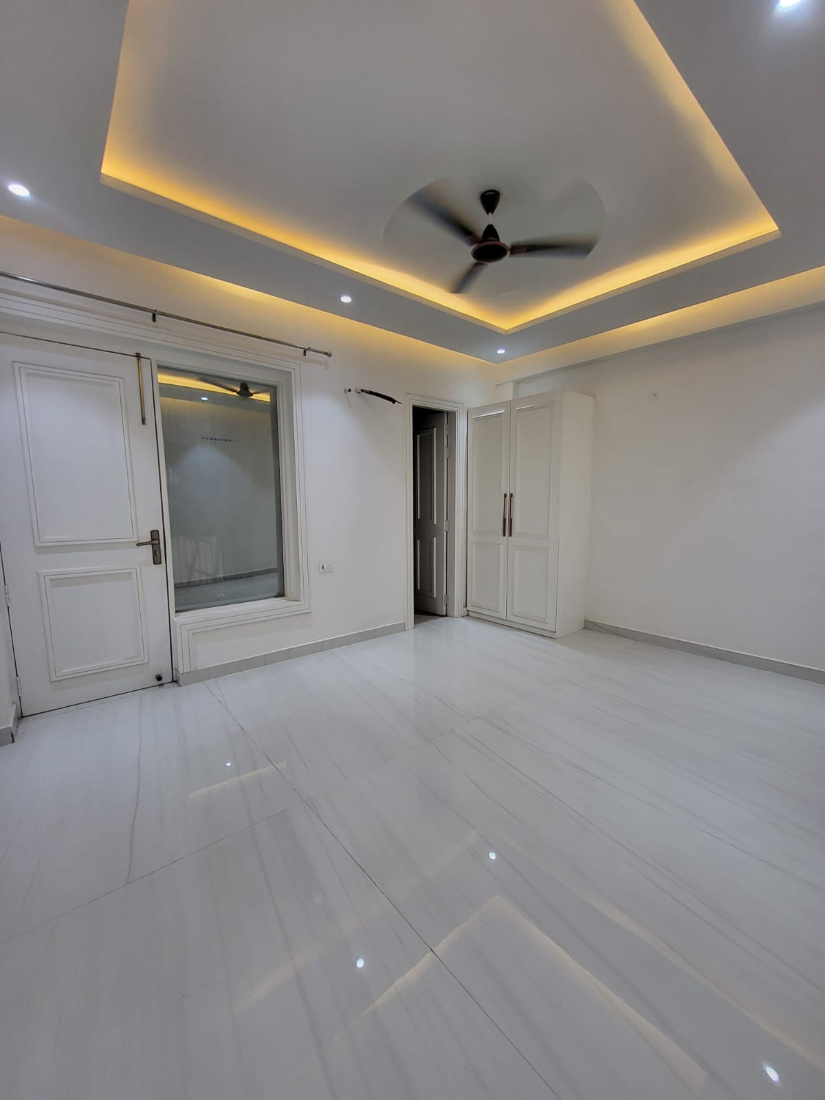 4 BHK + Servant Room Builder Floor For Rent in Green Fields Colony