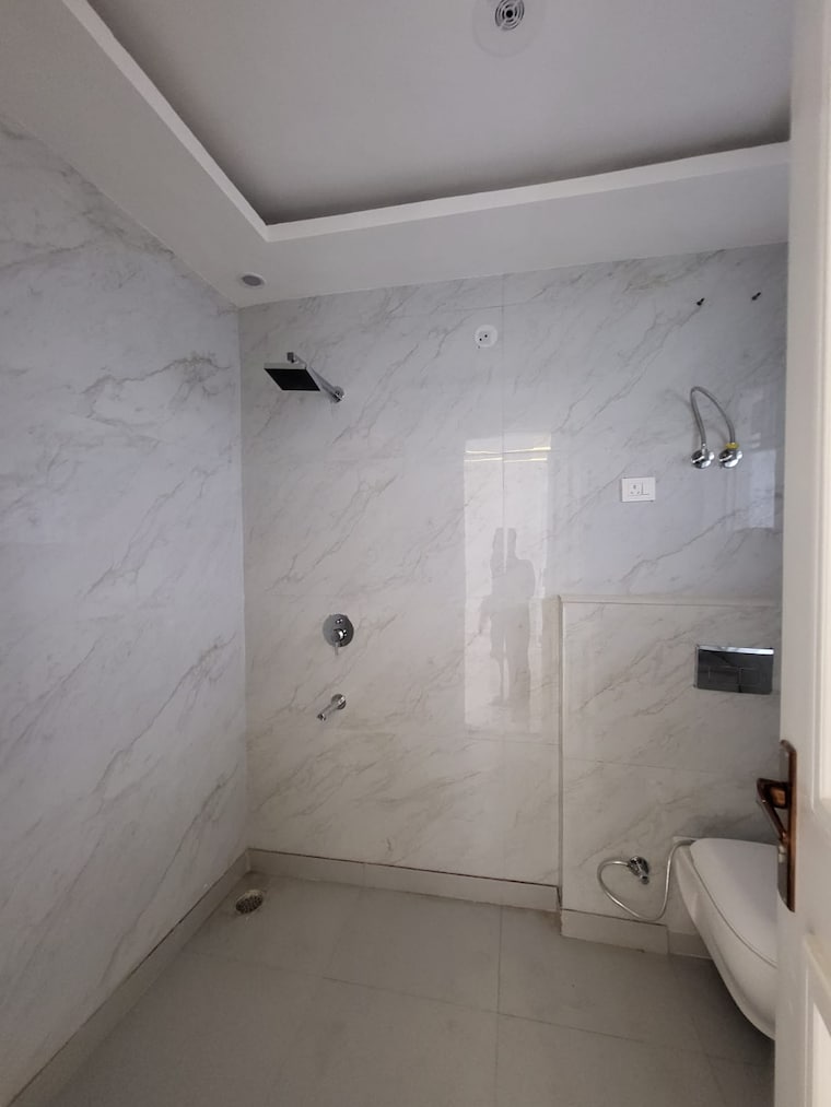 Bathroom, green fields colony 4 Bedroom 2300 Sq.Ft. Builder Floor In Green Fields Colony Faridabad 9501760