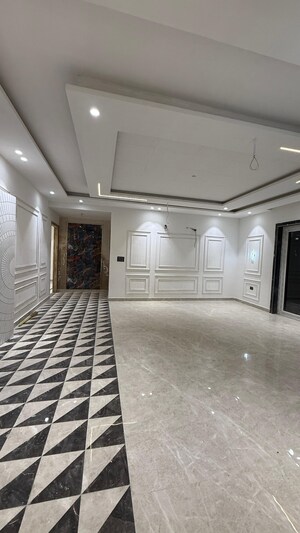 Building Lobby in 4 BHK Builder Floor at Green Fields Colony – for Rent